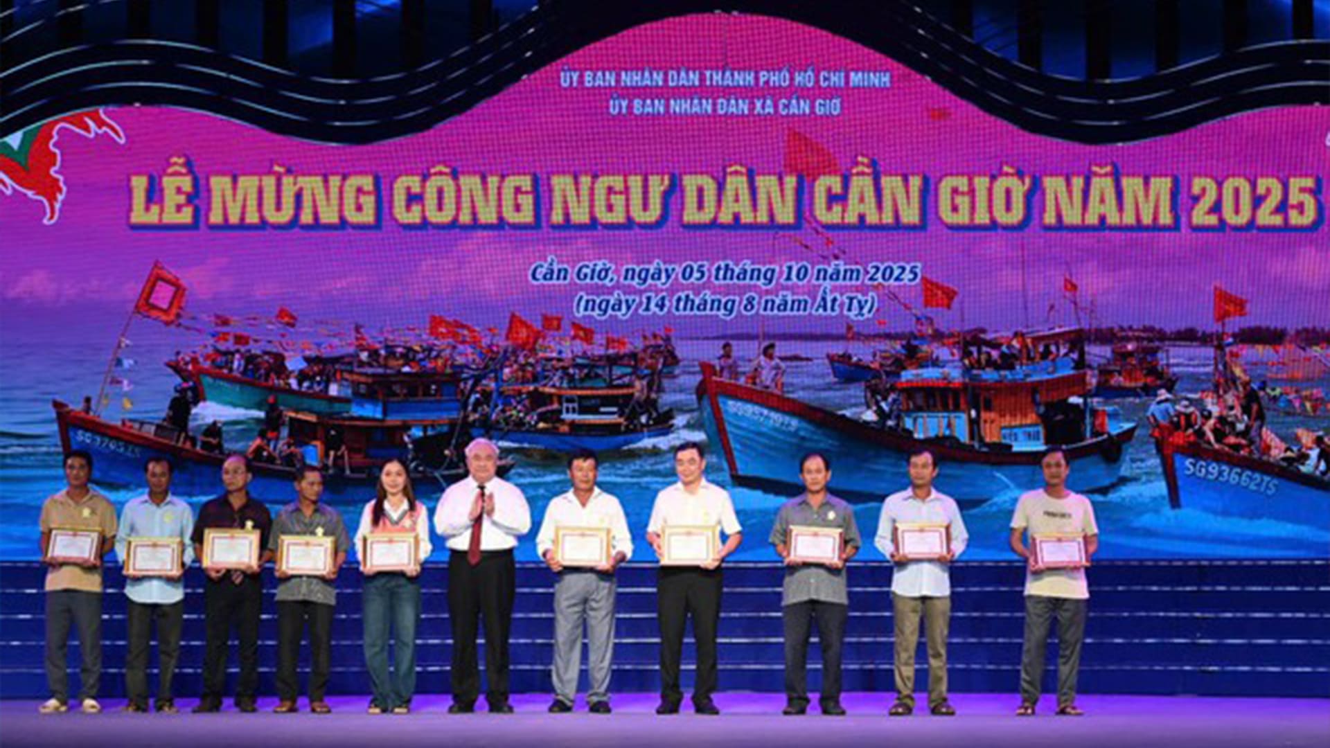 hinh-mung-cong-ngu-dan-ttt (1)
